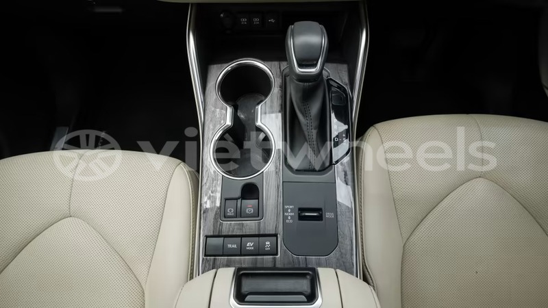 Big with watermark toyota highlander hanoi saigon 39587
