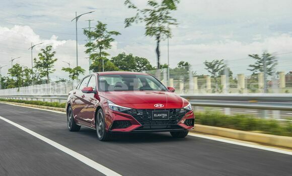 Mua Nhập khẩu Hyundai Elantra 1.6 AT Xe ô tô Mua Nhập khẩu Hyundai Elantra 1.6 AT Xe ô tô