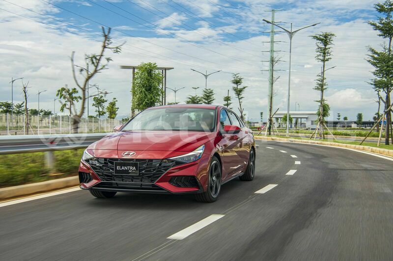 Big with watermark hyundai elantra 1 6 at hanoi saigon 39599