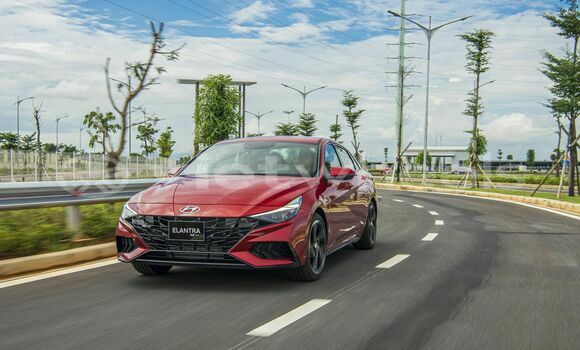 Mua Nhập khẩu Hyundai Elantra 1.6 AT Xe ô tô Mua Nhập khẩu Hyundai Elantra 1.6 AT Xe ô tô
