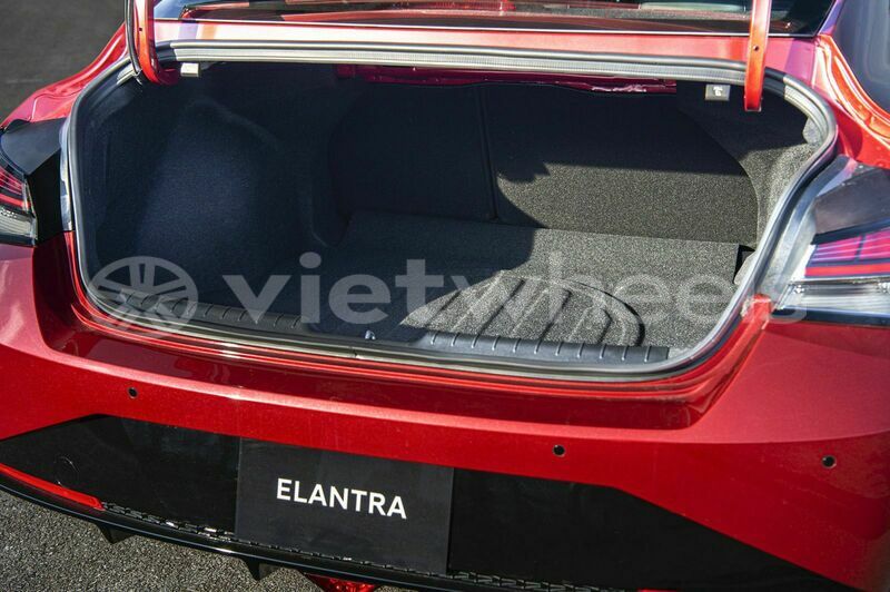 Big with watermark hyundai elantra 1 6 at hanoi saigon 39599