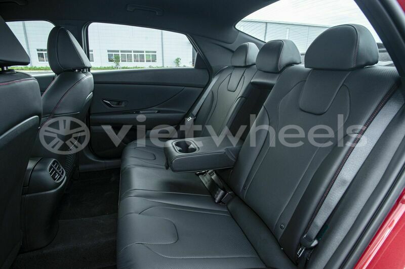 Big with watermark hyundai elantra hanoi saigon 39600