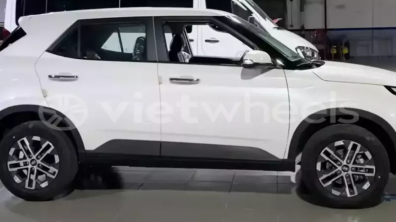 Big with watermark hyundai venue hanoi saigon 39606