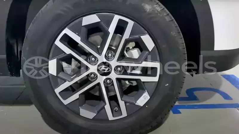 Big with watermark hyundai venue hanoi saigon 39606