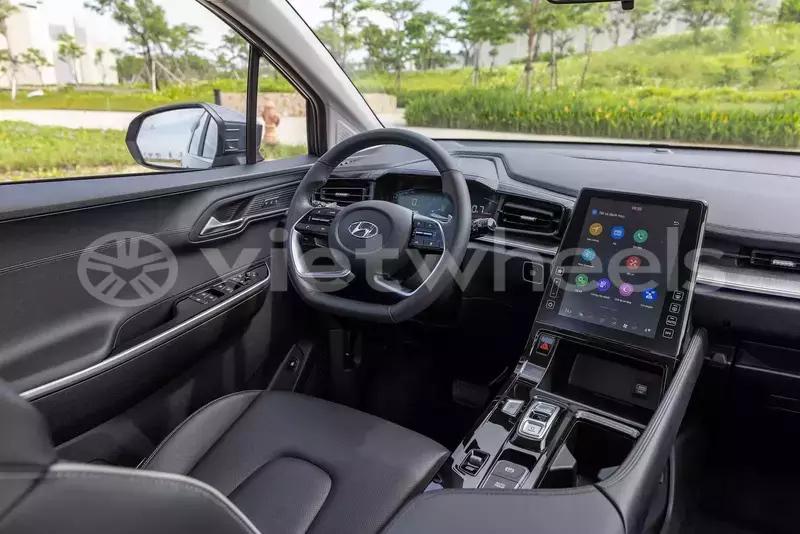 Big with watermark hyundai custin hanoi saigon 39607
