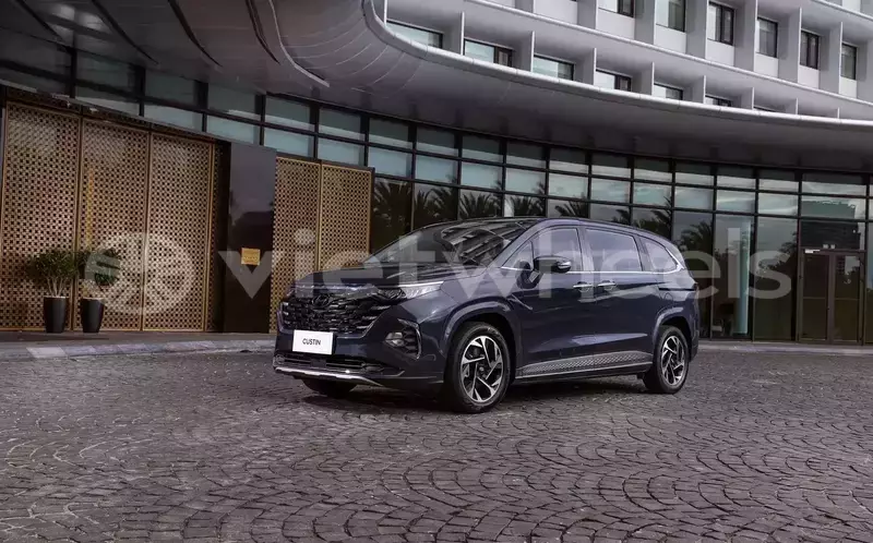 Big with watermark hyundai custin hanoi saigon 39607