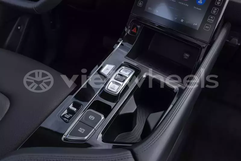 Big with watermark hyundai custin hanoi saigon 39608