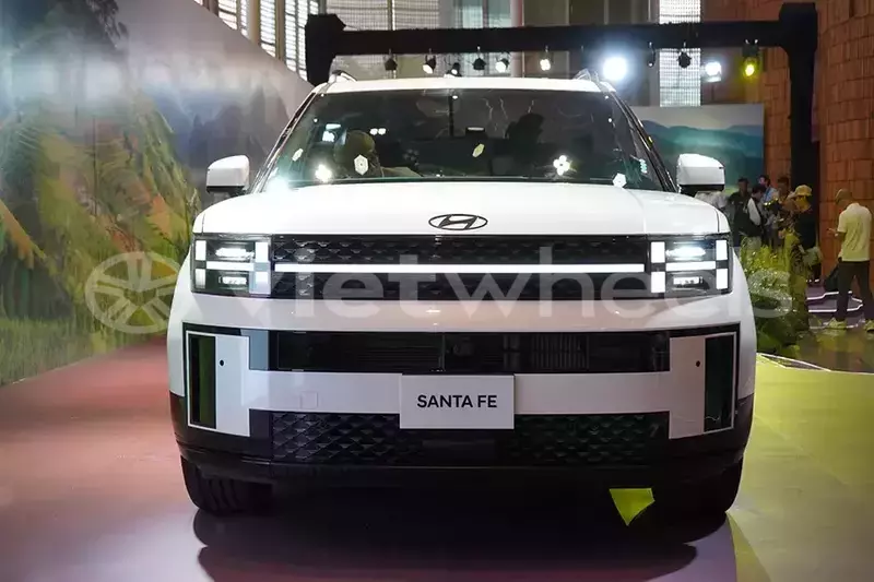 Big with watermark hyundai santa fe hanoi saigon 39609