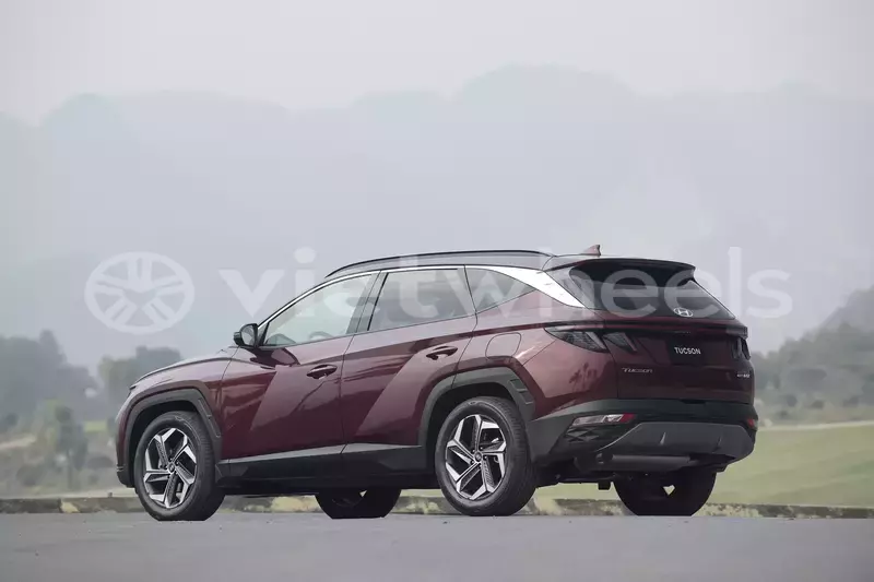 Big with watermark hyundai tucson hanoi saigon 39613