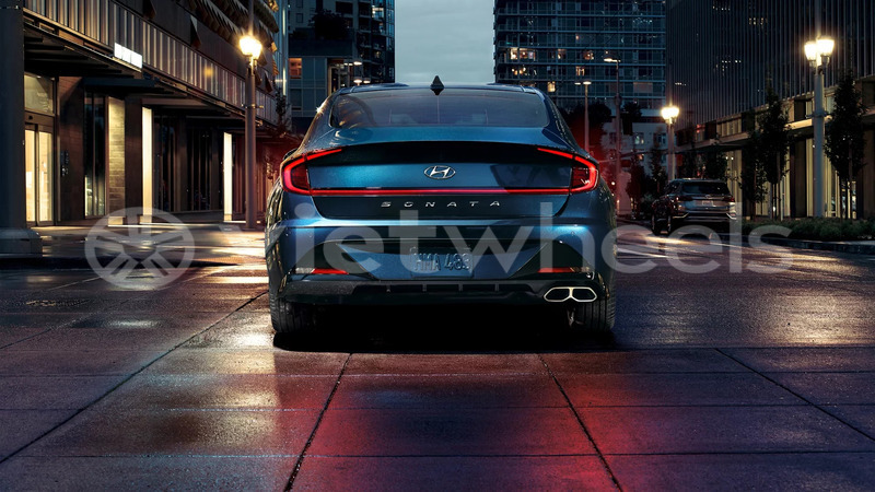 Big with watermark hyundai sonata hanoi saigon 39619