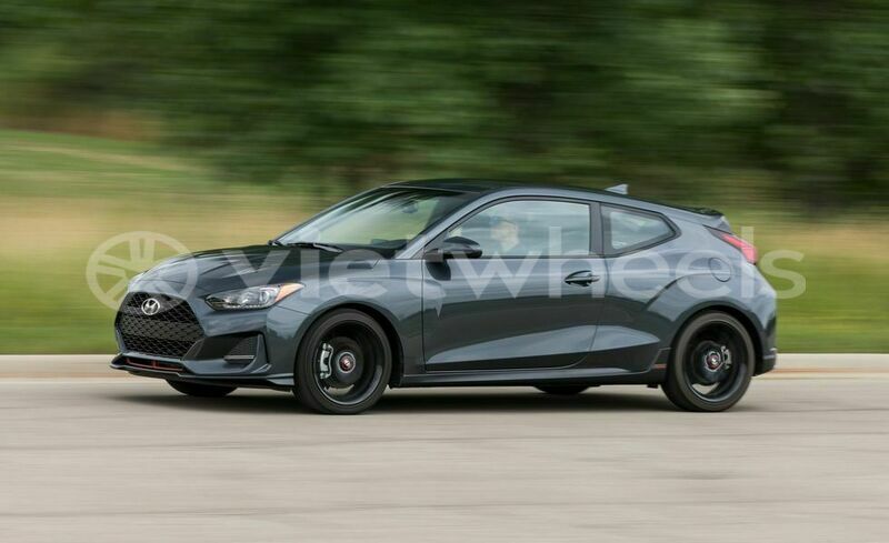 Big with watermark hyundai veloster hanoi saigon 39625