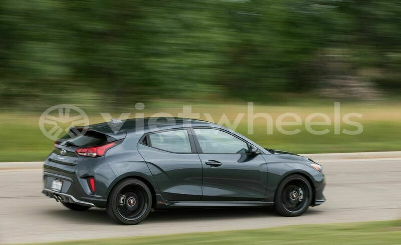 Big with watermark hyundai veloster hanoi saigon 39625