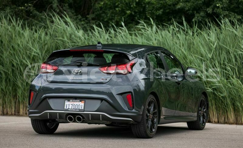 Big with watermark hyundai veloster hanoi saigon 39625