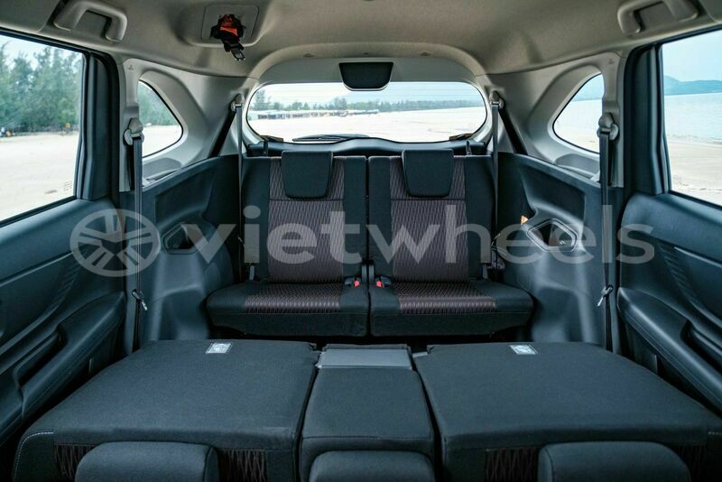 Big with watermark toyota avanza at hanoi saigon 39637