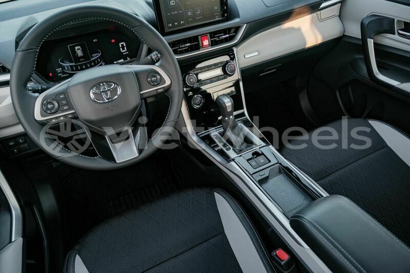 Big with watermark toyota veloz cross hanoi saigon 39638