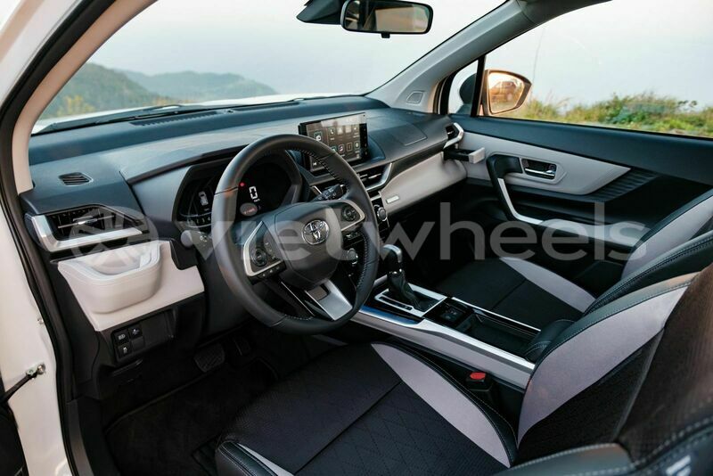 Big with watermark toyota veloz cross hanoi saigon 39638