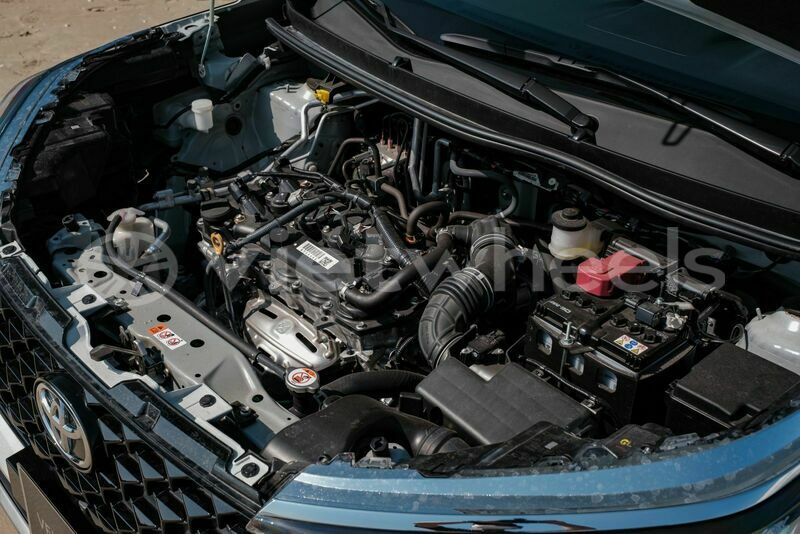 Big with watermark toyota veloz cross hanoi saigon 39638