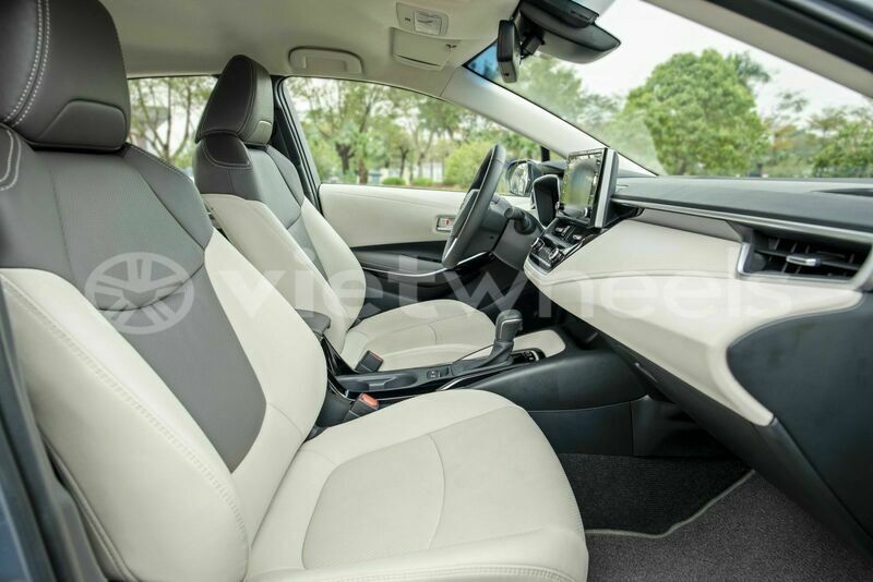 Big with watermark toyota corolla altis hanoi saigon 39643