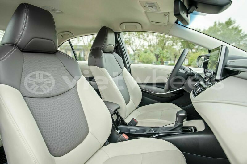 Big with watermark toyota corolla altis hanoi saigon 39643