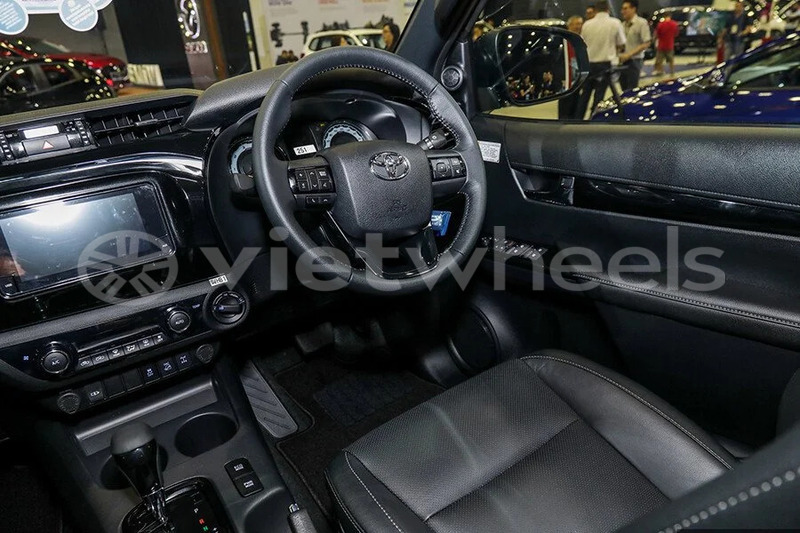 Big with watermark toyota hilux hanoi saigon 39645