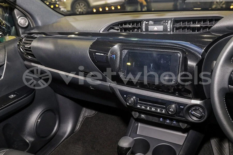 Big with watermark toyota hilux hanoi saigon 39645
