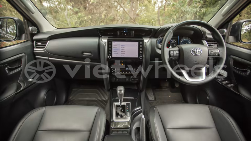 Big with watermark toyota fortuner hanoi saigon 39647