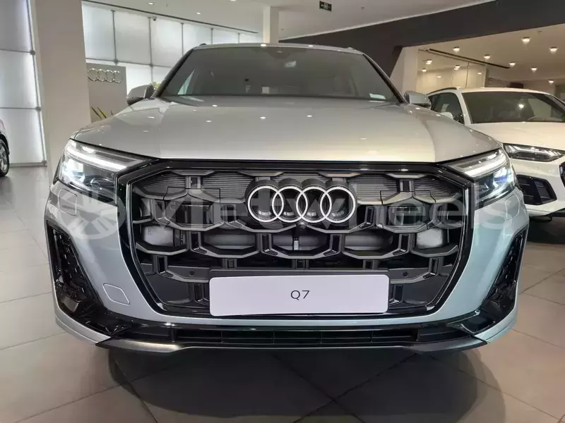 Big with watermark audi q7 hanoi saigon 46070
