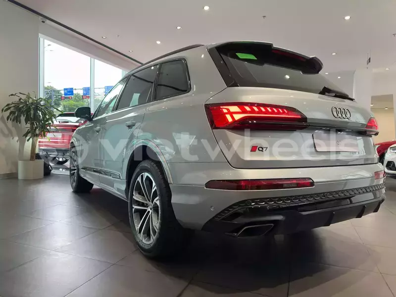 Big with watermark audi q7 hanoi saigon 46070