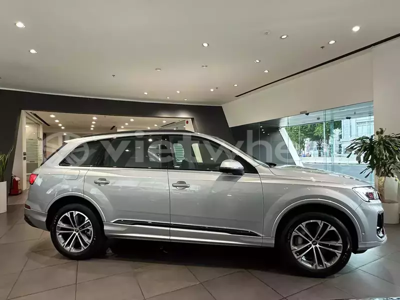 Big with watermark audi q7 hanoi saigon 46070