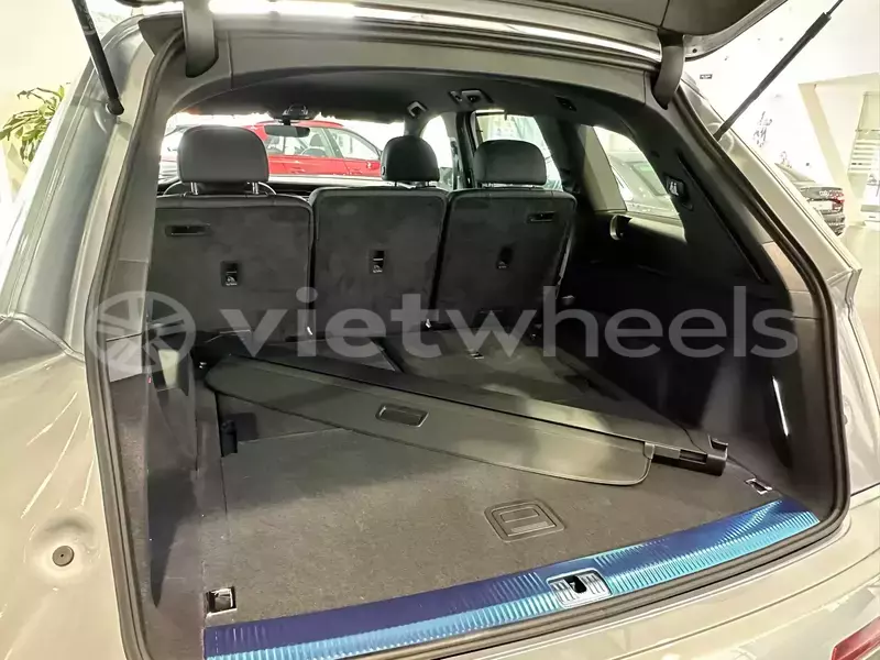 Big with watermark audi q7 hanoi saigon 46071