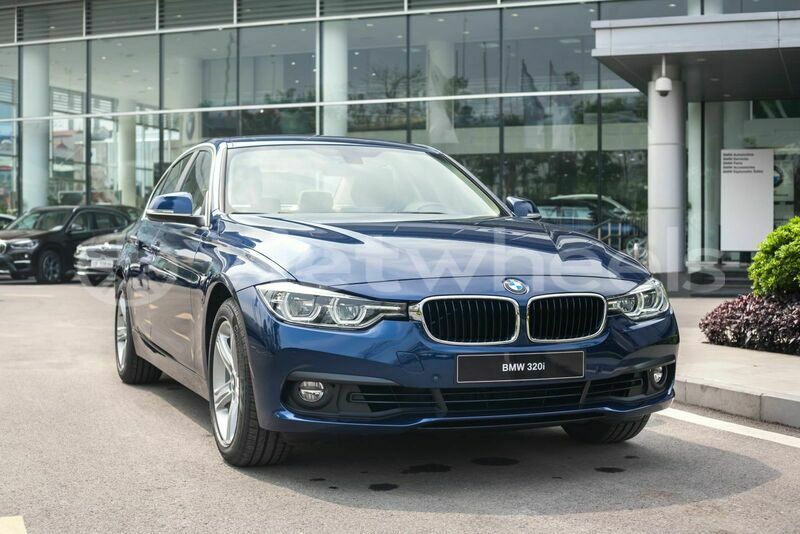 Big with watermark bmw 320i hanoi saigon 46113