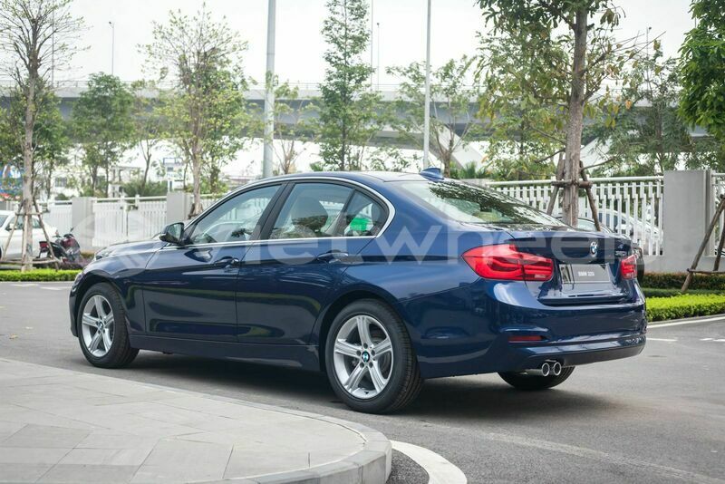 Big with watermark bmw 320i hanoi saigon 46113