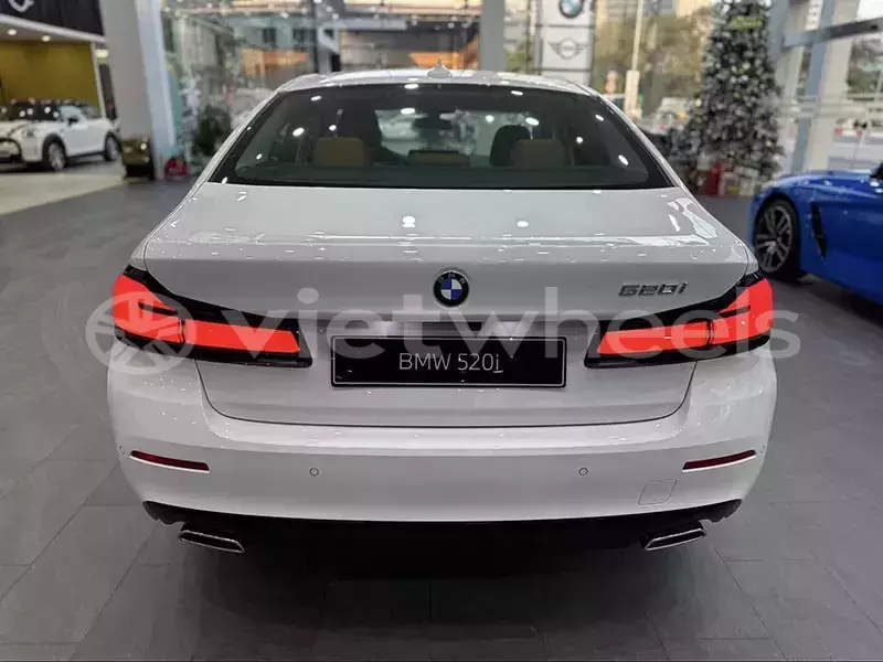Big with watermark bmw 5 series hanoi saigon 46120