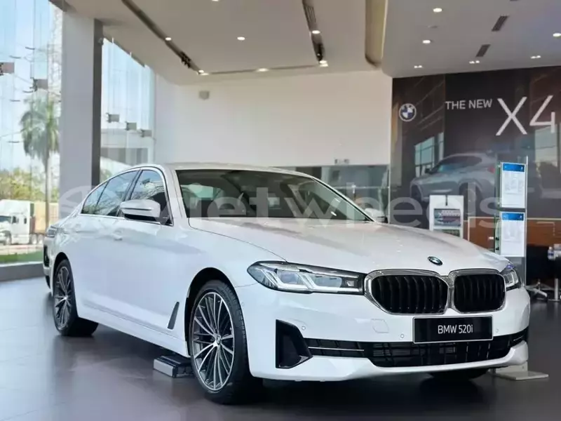 Big with watermark bmw 5 series hanoi saigon 46120