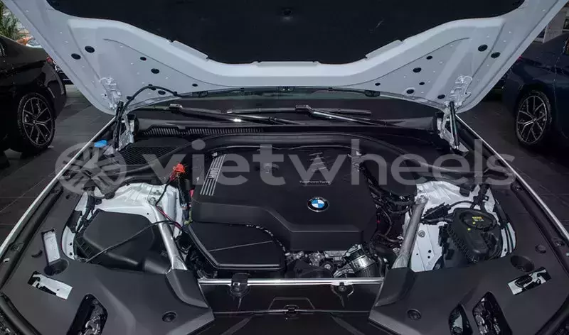 Big with watermark bmw 5 series hanoi saigon 46121