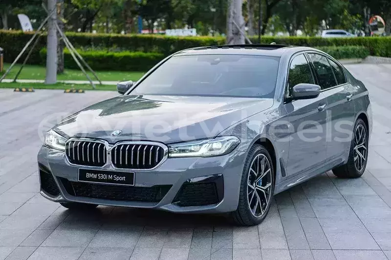Big with watermark bmw 5 series hanoi saigon 46123