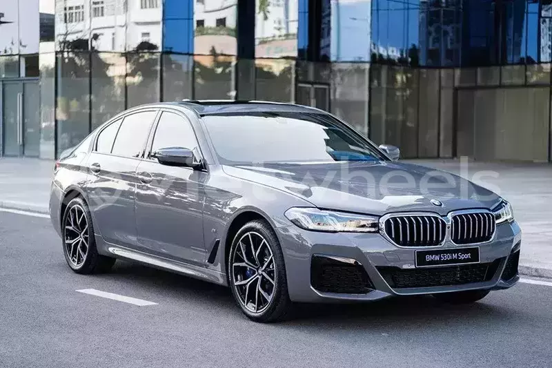 Big with watermark bmw 5 series hanoi saigon 46123