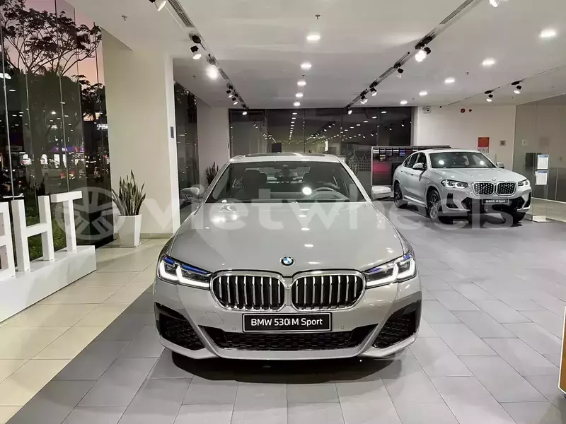 Big with watermark bmw 5 series hanoi saigon 46123