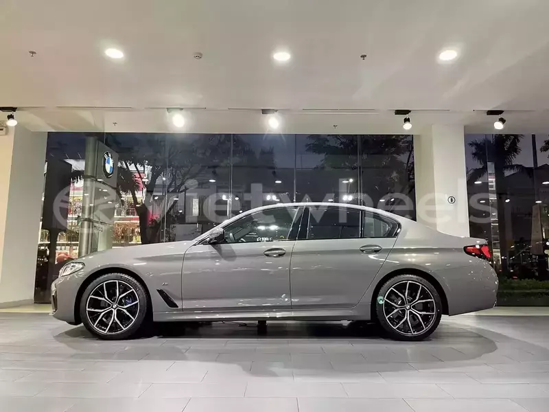 Big with watermark bmw 5 series hanoi saigon 46123