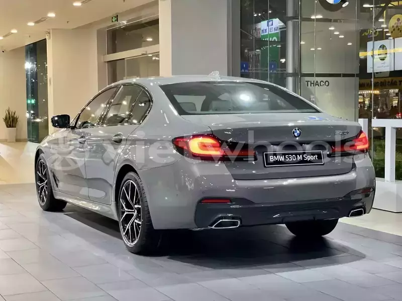 Big with watermark bmw 5 series hanoi saigon 46123