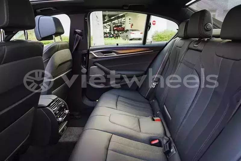Big with watermark bmw 5 series hanoi saigon 46123