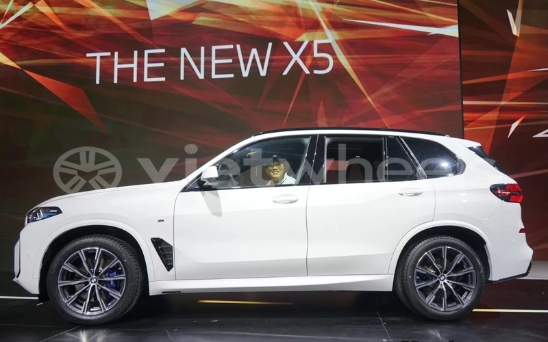 Big with watermark bmw x5 hanoi saigon 46148