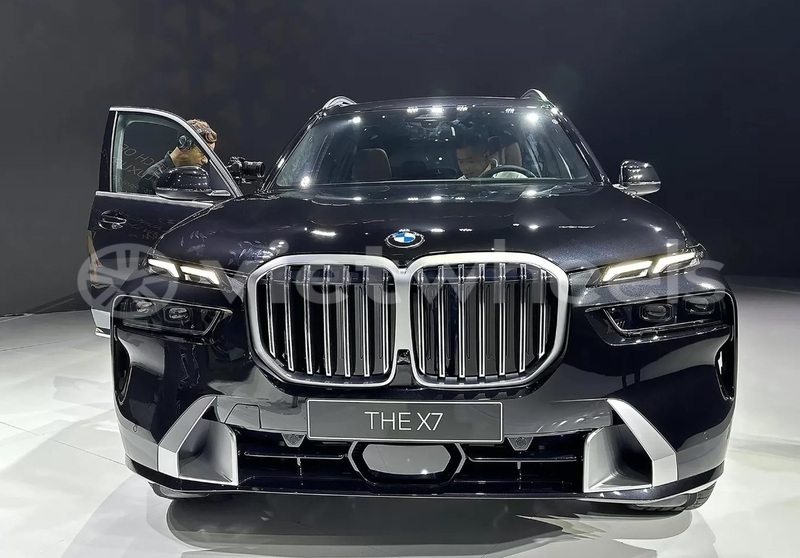 Big with watermark bmw x7 drive40i hanoi saigon 46150