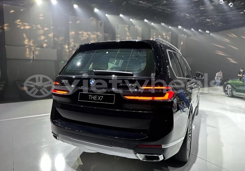 Big with watermark bmw x7 drive40i hanoi saigon 46150