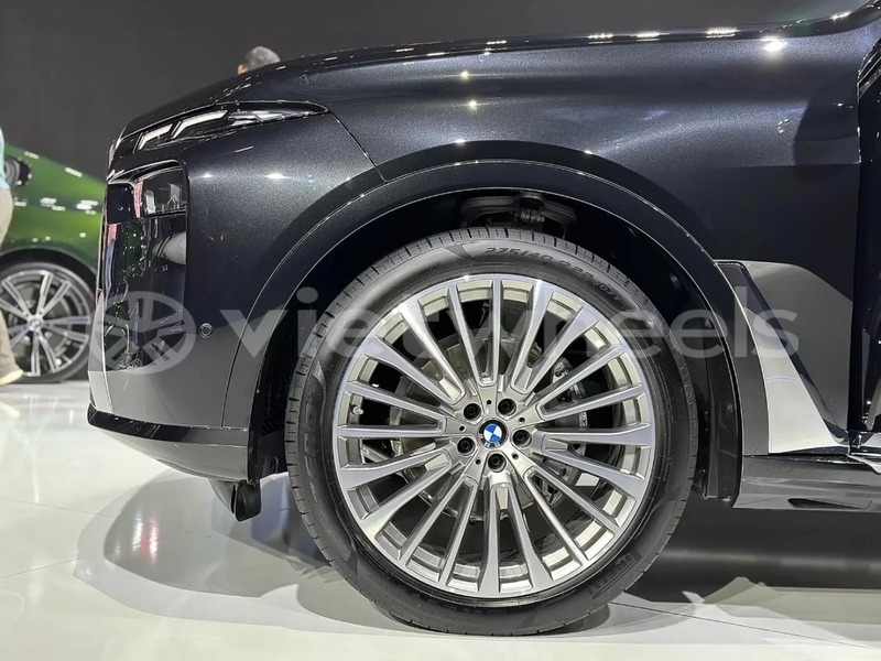 Big with watermark bmw x7 drive40i hanoi saigon 46150