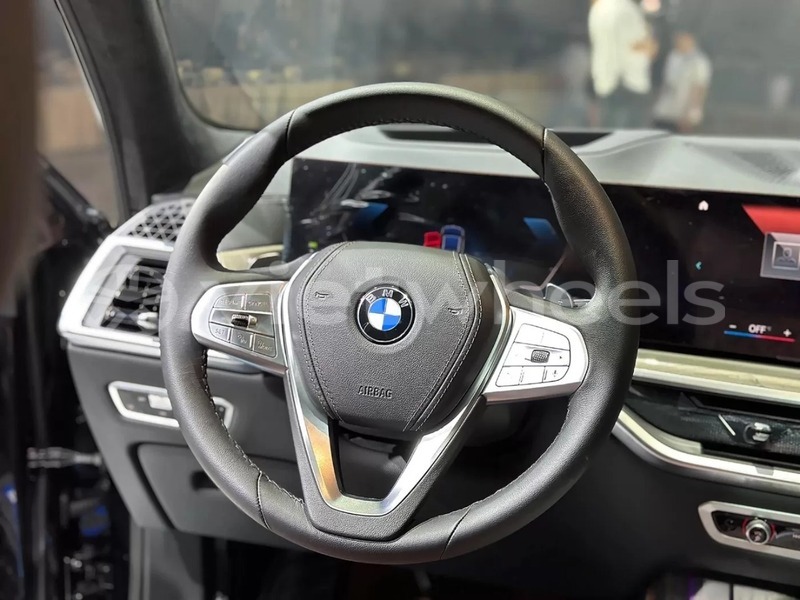 Big with watermark bmw x7 drive40i hanoi saigon 46151