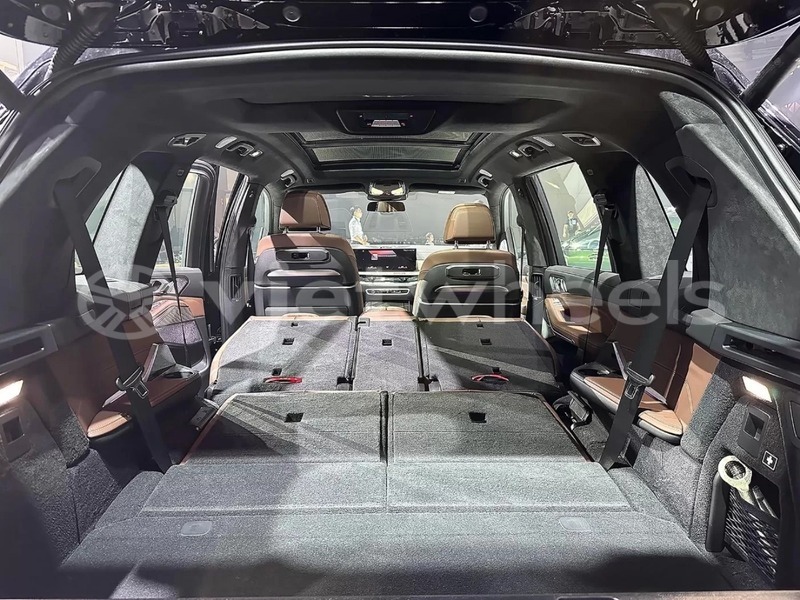 Big with watermark bmw x7 drive40i hanoi saigon 46151