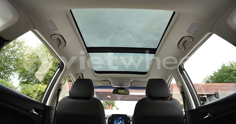 Big with watermark chevrolet captiva hanoi saigon 46157