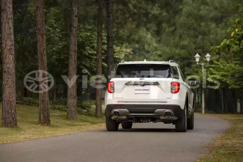 Big with watermark ford explorer hanoi saigon 46191