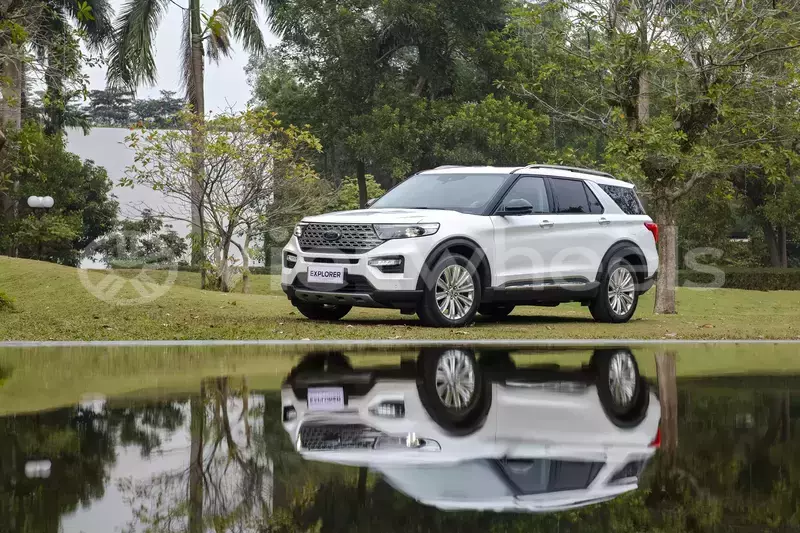 Big with watermark ford explorer hanoi saigon 46191